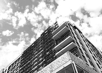 Mieszkaniówka mocno hamuje