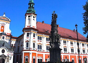 Odkryj tajemnice Klasztoru Księgi Henrykowskiej i poznaj najstarszy zabytek języka polskiego