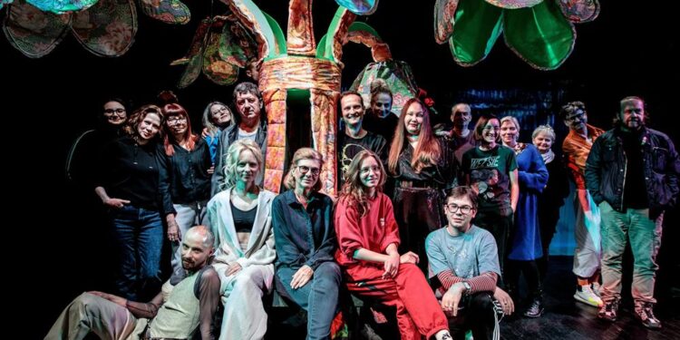 Niestandardowi goście weselni i gospodarze – „Jezus”