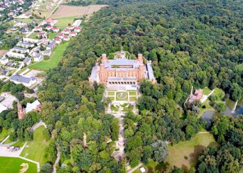 Pałac Marianny Orańskiej to perła architektury i krajobrazu [VIDEO]