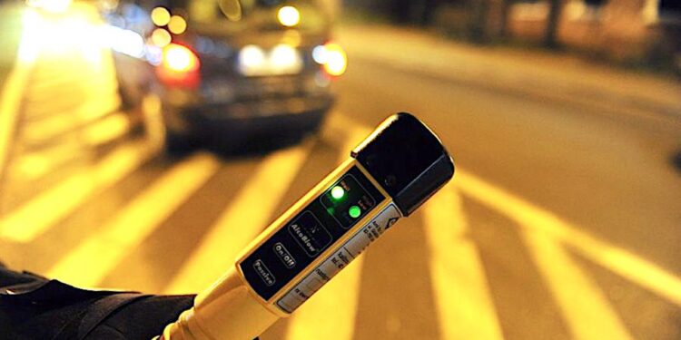 Pijana matka za kierownicą, a samochodzie jej małe dziecko – nadmierna prędkość i jej surowe konsekwencje