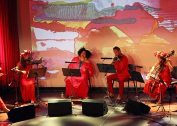 „Po światach. Poświatowska na głos i skrzypotrąby” – mądrość i piękno codziennych doświadczeń