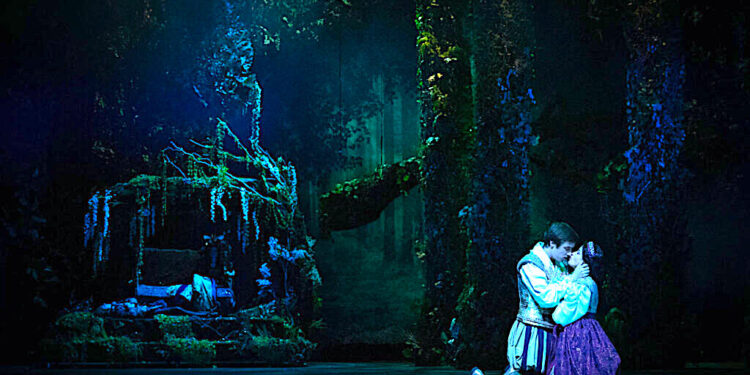 Skomplikowane koleje ludzkich uczuć – „Sen nocy letniej”