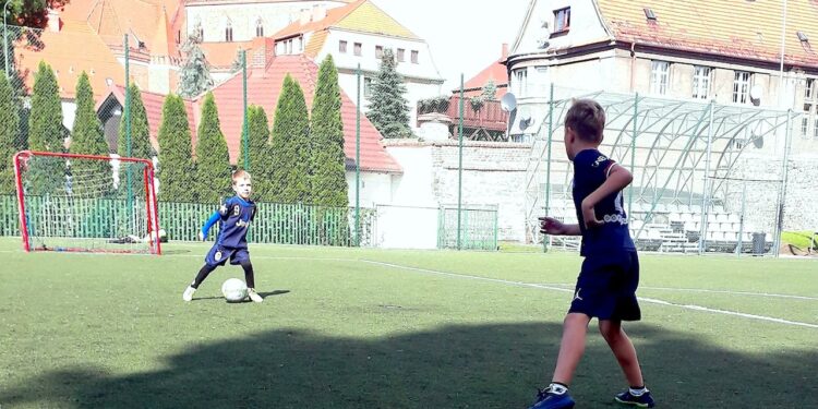 Sobota z piłką nożną na ziębickim Orliku