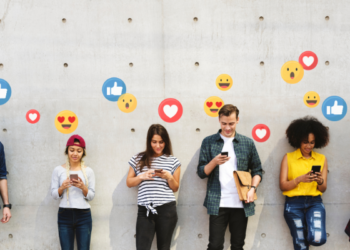 Media społecznościowe – komora echo naszych myśli