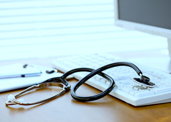 ZUS radzi: „warto podać miejsce kuracji” – gdy leczysz się poza miejscem zameldowania