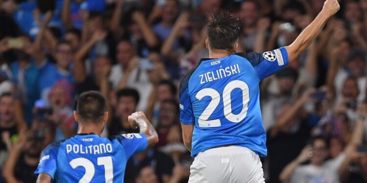 “Fenomen Piotr, Napoli jest jego”! Ząbkowiczanin rozbił wielki Liverpool w Lidze Mistrzów! [ZOBACZ GOLE]