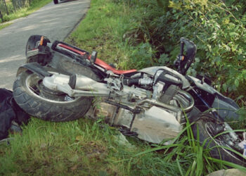 Wypadek z udziałem motocyklisty w powiecie wałbrzyskim