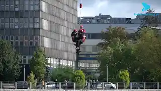 Łódź porwana przez wezbrane wody Odry i ratowanie pasażerów uszkodzonej kolejki linowej – jedynym ratunkiem był desant z powietrza [VIDEO]