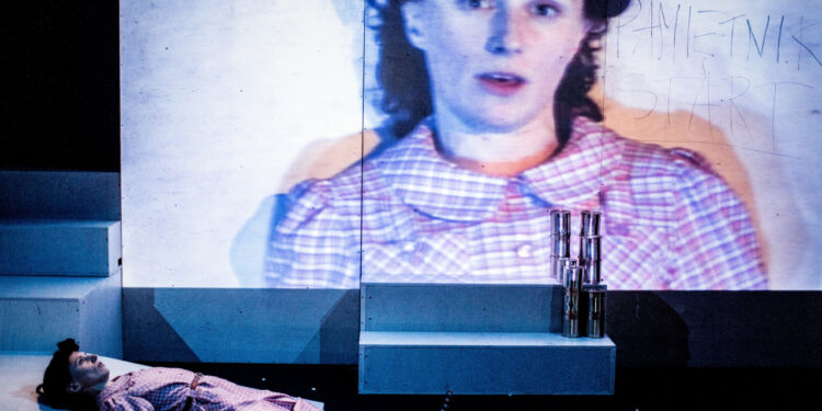 „108 kostek cukru” – pamiętnik młodej dziewczyny odnaleziony w gruzach Warszawy