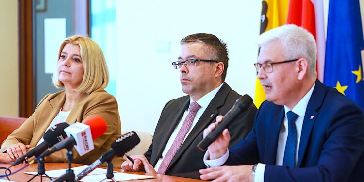 6 gmin subregionu sudeckiego kupi 24 autobusy zeroemisyjne – umowy podpisane