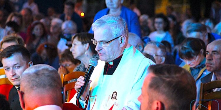 Biskup Marek Mendyk: „Nie godzę się na kłamstwa” – do sądu wpłynął pozew przeciw globalnemu koncernowi medialnemu