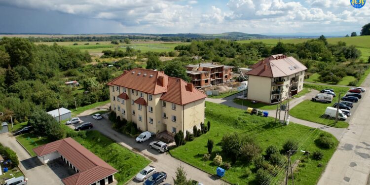 Powstaje komunalny budynek mieszkaniowy [VIDEO]