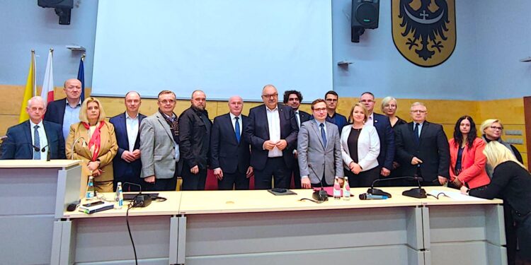 ? PILNE: Samorządowcy apelują do Komisji Europejskiej: „Wykluczenie Dolnego Śląska będzie niesprawiedliwością wobec regionu dotkniętego skutkami niedokończonej transformacji”