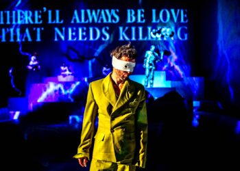 W samotności tęskni za utraconą miłością – „Lazarus”