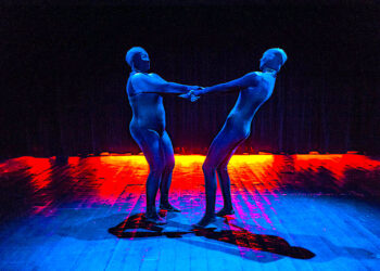 Zabawna historia kobiety dyktatorki – „Baba-Dziwo”