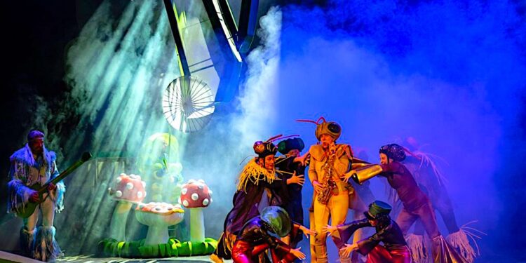 Akcja rozgrywa się w dwóch światach: realnym i baśniowym – „Błękitny pies”