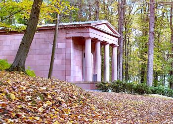 Mauzoleum w Kamieńcu Ząbkowickim – ogniwo historii Pałacu Marianny Orańskiej [VIDEO 4]