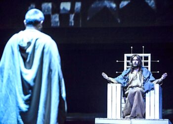 Mistrz: Nienawidzę tej powieści. Woland: A ona jeszcze pana zadziwi.