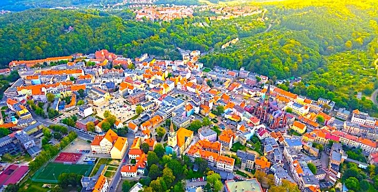 „Zielone miasto z widokami na dobrą pracę” – kampania i raport o jakości życia w Wałbrzychu