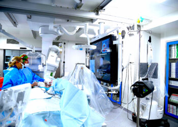 Pierwszy taki zabieg w wałbrzyskim szpitalu – skuteczna pomoc dla osób z chorobami wieńcowymi