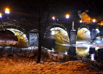 Romantyczny zabytkowy i iluminowany