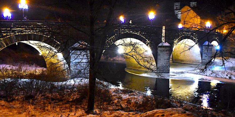 Romantyczny zabytkowy i iluminowany