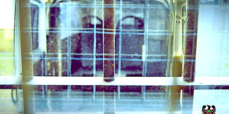 Z nożem w ręku ukradł paczkę papierosów – taczkami woził kradzione części samochodowe