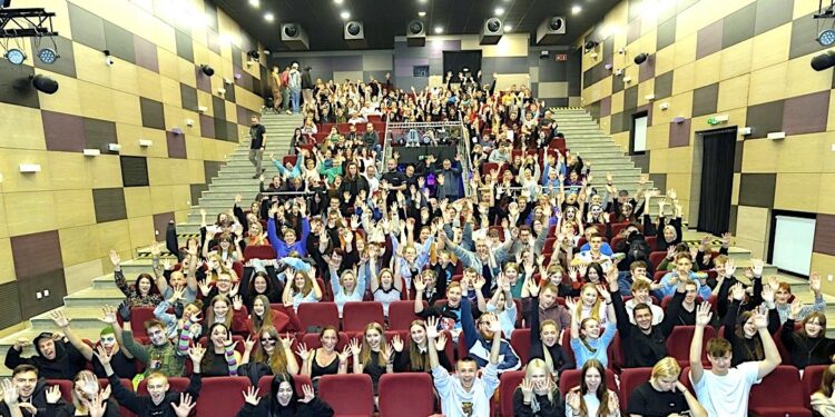 12 miesięcy i 19 premier