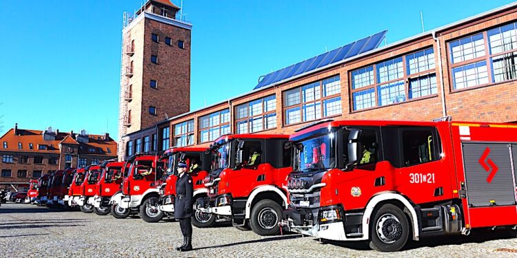 13 specjalistycznych pojazdów ratowniczych