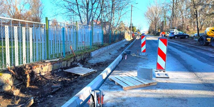 „Chodnikują” w gminie Marcinowice – stary i nowy rok pełen inwestycji