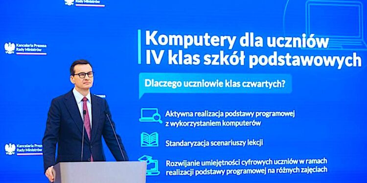 Jesienią każdy czwartoklasista otrzyma laptop