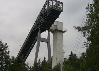 Dziś punkt widokowy, kiedyś arena mistrzostw świata o historii dłuższej niż Wielka Krokiew. Historia skoczni narciarskiej w Karpaczu