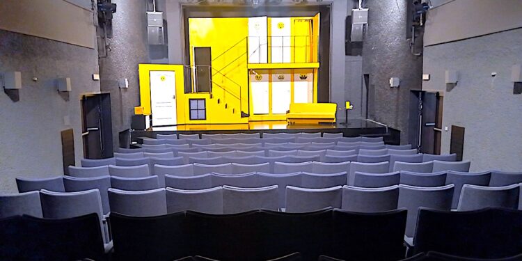 Scena i widownia są nowe