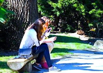 Dzieci i młodzież pod wpływem internetowych zdjęć