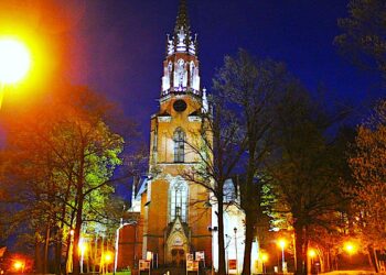 Kamieniec Ząbkowicki widziany nocą