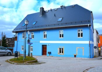 Budynek wielorodzinny i klub seniora