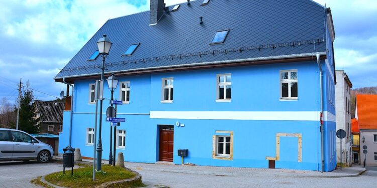 Budynek wielorodzinny i klub seniora