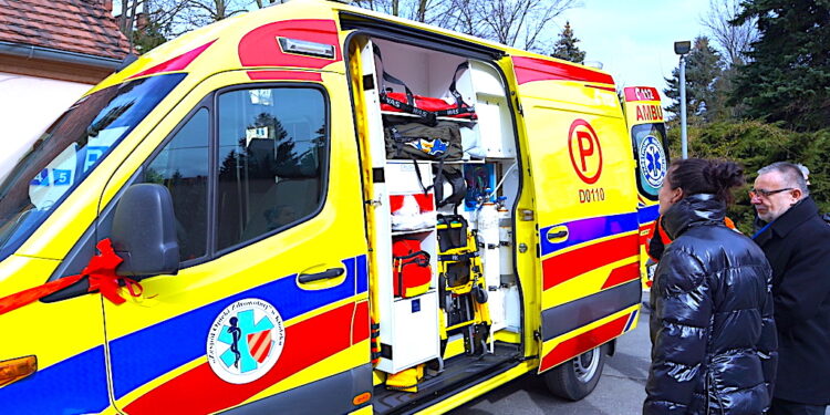 Dwie nowe karetki dla szpitala powiatowego w Kłodzku