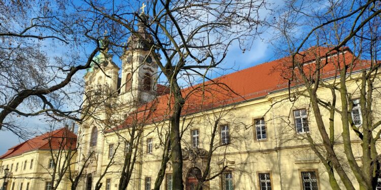 miejscakultury-dolnego-slaska-bazylika-mniejsza-w-legnickim-polu