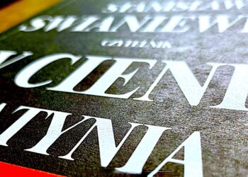 Droga spod złowieszczego lasku