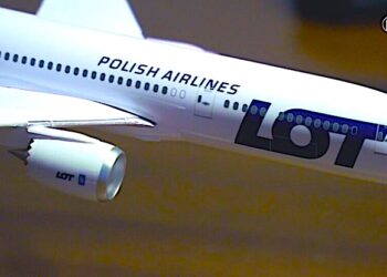 Wakacyjne staże LOT