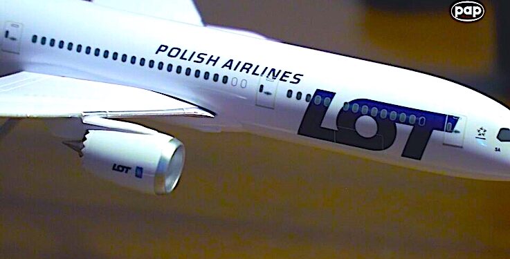 Wakacyjne staże LOT