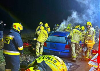 Wypadek z kilkoma pojazdami