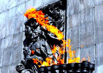 Że ten mur jest tak wielki