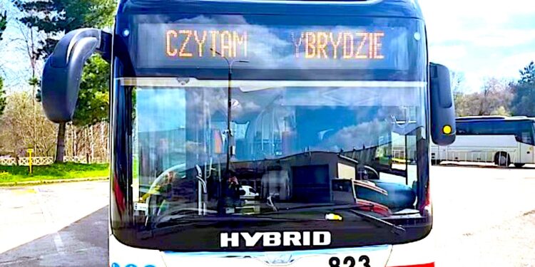 Książkobus hybrydowy