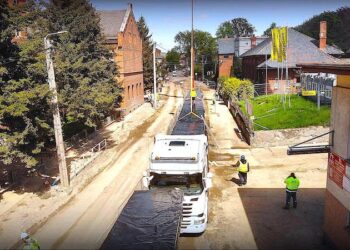 Nietypowy transport wjechał nocą do Ziębic