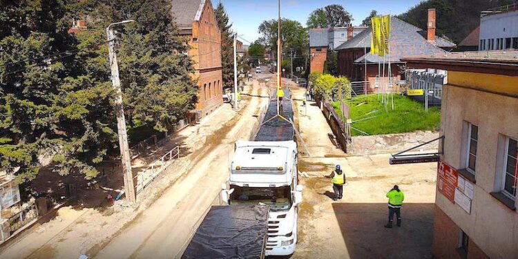 Nietypowy transport wjechał nocą do Ziębic