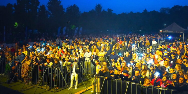 Tłumy spragnionych dobrej zabawy