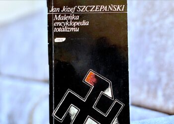 Człowiek odradza się na swojej niepewnej drodze